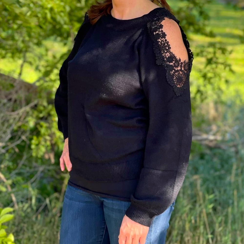 Detailed open shoulder sweater